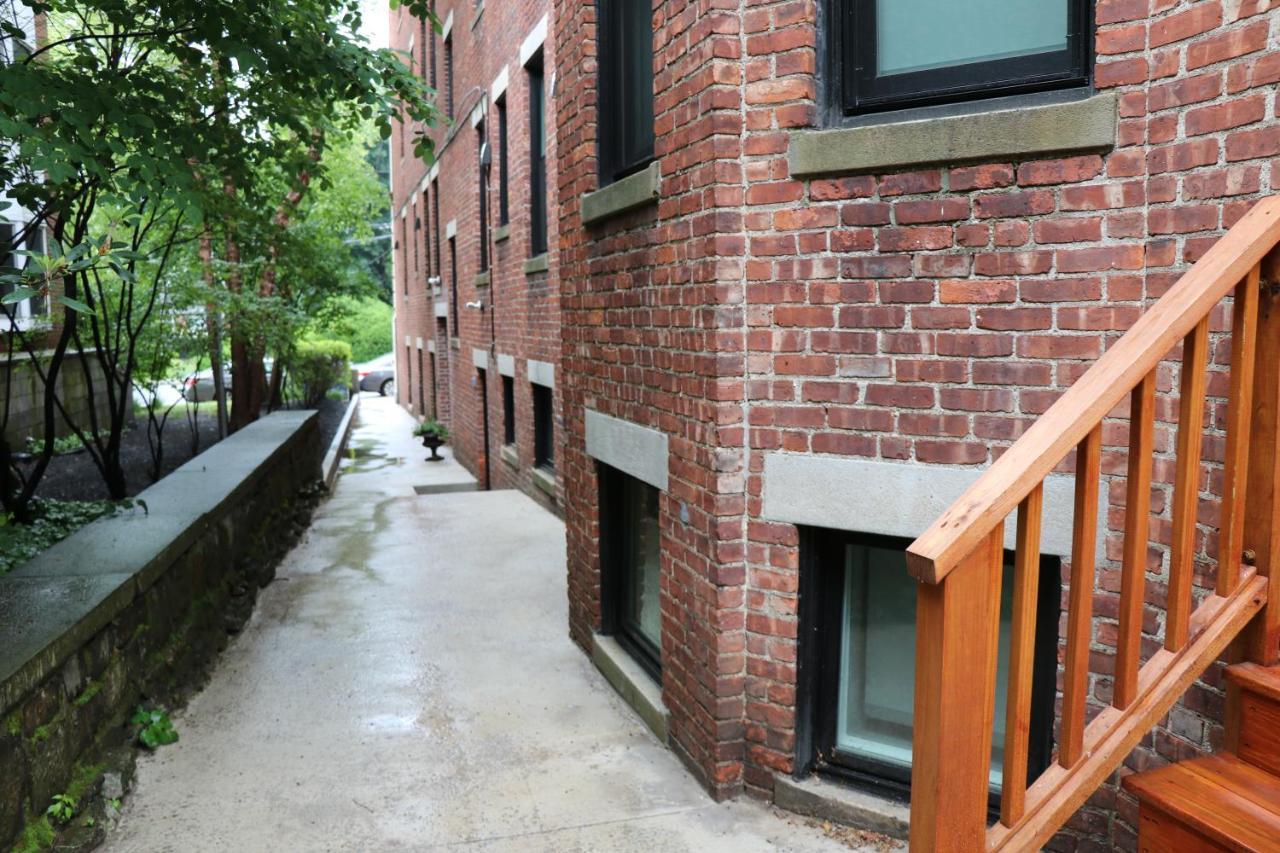 A Stylish Stay W/ A Queen Bed, Heated Floors.. #18 Brookline Exteriér fotografie
