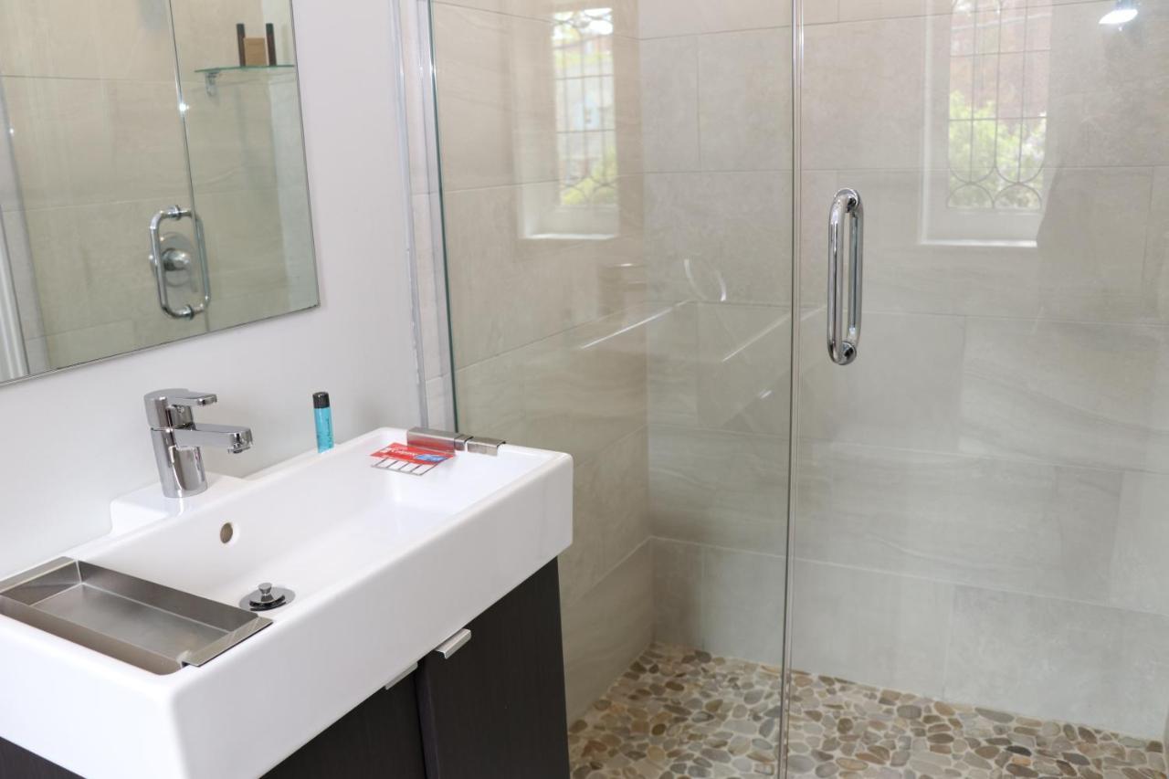 A Stylish Stay W/ A Queen Bed, Heated Floors.. #18 Brookline Exteriér fotografie